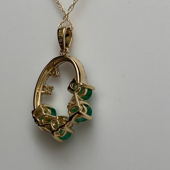 10k Yellow Gold Natural Emerald and Diamond Cluster Pendant with Chain NEW - Picture 6 of 16